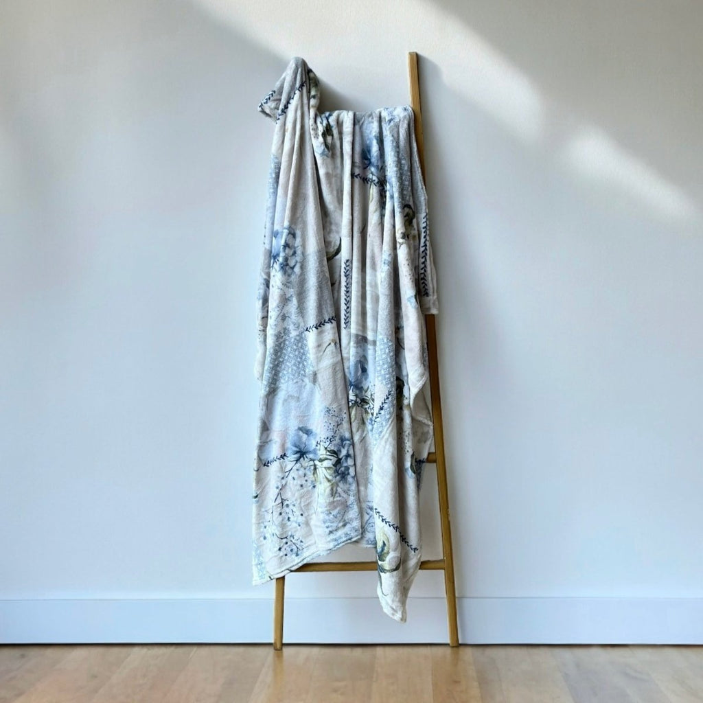 Grey Daisy Print Flannel Fleece Throw - 180 x 200 cm - StylePhase SA