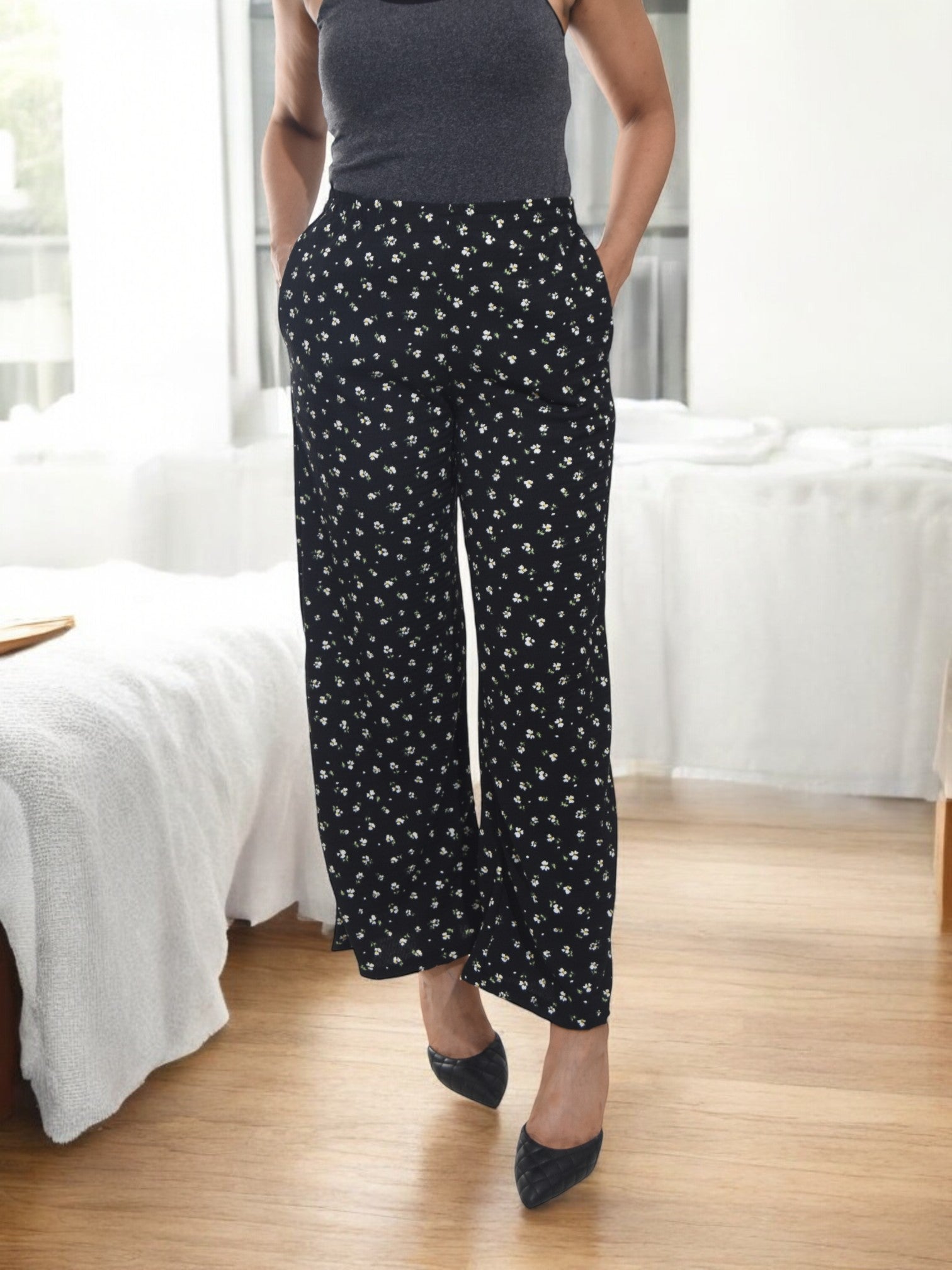 Ladies Black Mini Floral Pocket Pants - StylePhase SA