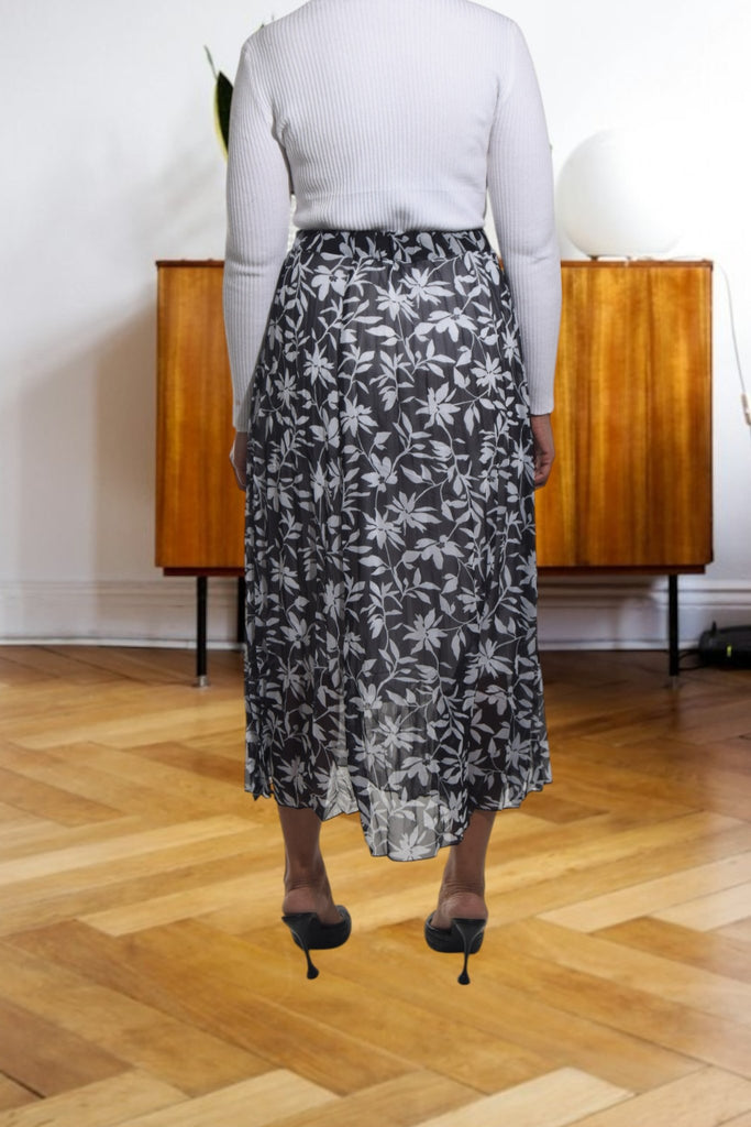 Ladies Lined Black Leaf Print Skirt - StylePhase SA
